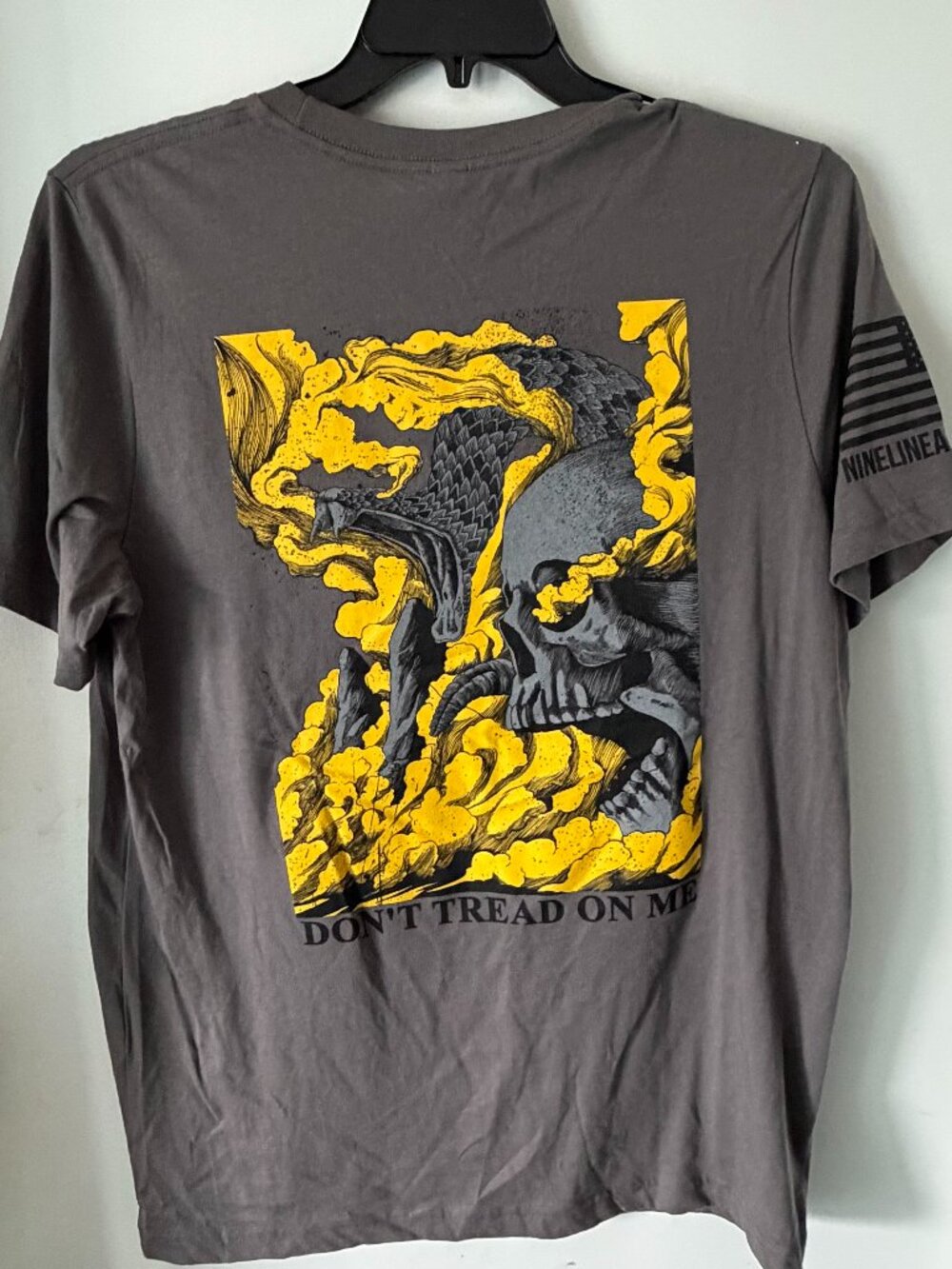 Nine Line T-Shirt “Don’t Tread On Me” Graphic Back Size Large Scull/Serpent